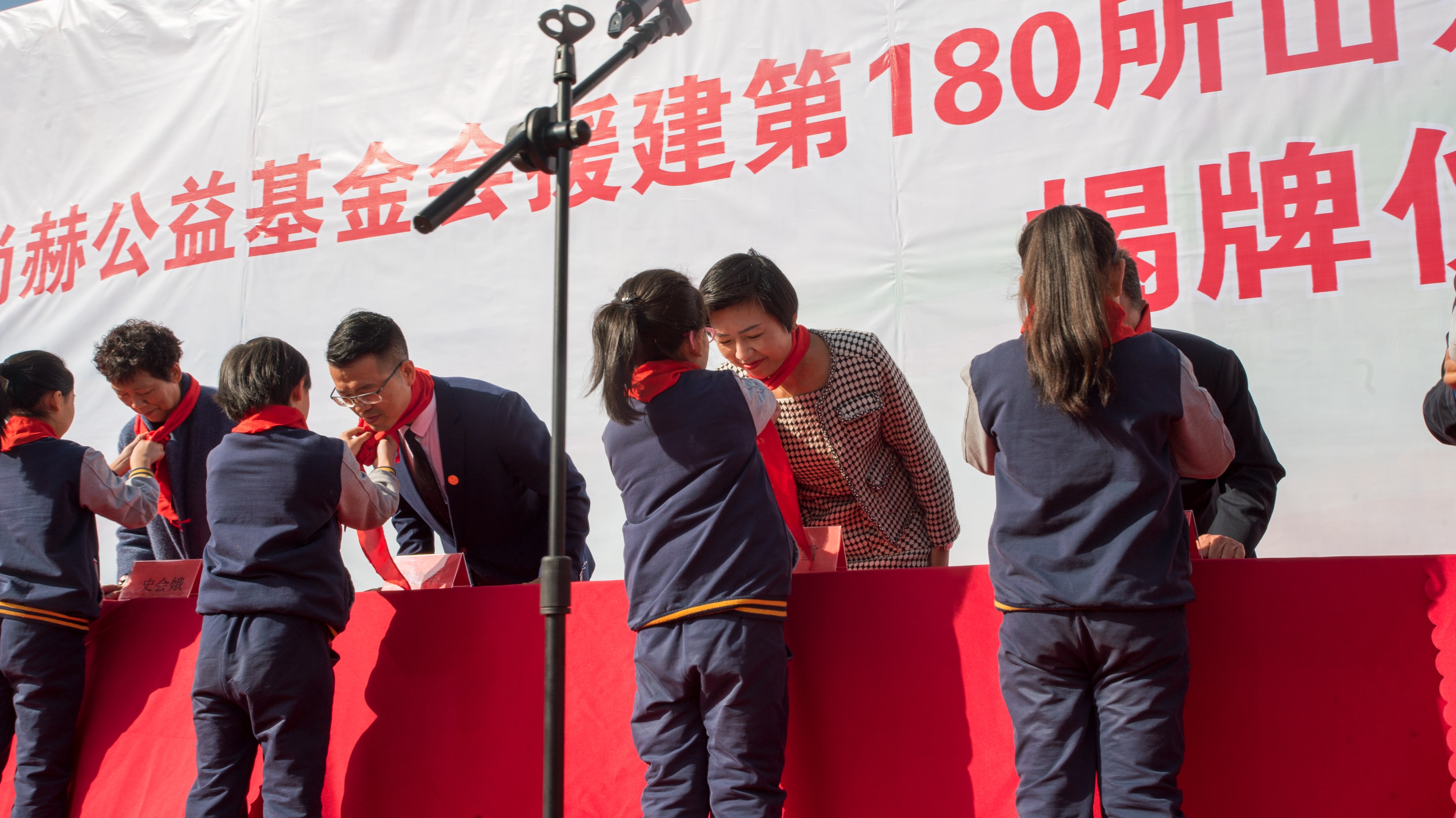 第180所 济宁市高新区星空在线手机版(大中国区)吴雪小学